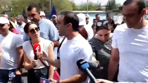 Թույլ տվեք քարոզչությամբ զբաղվեմ. Ավինյանը հրաժարվեց խոսել Արցախի մասին