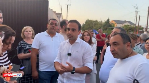 Արցախում մարդիկ սովամահ են լինում, դուք Կարապի լճում տժժում եք. քաղաքացին՝ Տիգրան Ավինյանին