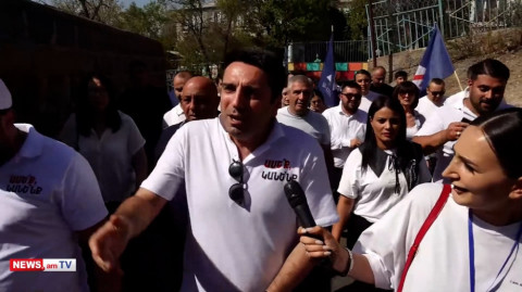 Վերևից մի երեխա ջուր ա լցրել, սարքել են մատի փաթաթան, մի կաթիլ իմ վրա ջուր չի եղել. Ալեն Սիմոնյան