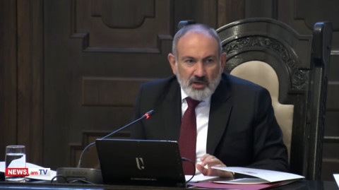 «Մեր դիվանագիտությունը մի զբոսայգում իշաոտնուկի վրա նստած է՝ դրոշն էլ վերեւը կախած». Փաշինյան