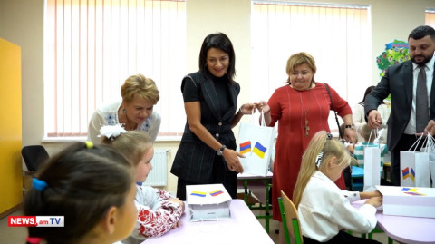 «Շատ սիրուն բալիկներ եք». Աննա Հակոբյանն ուկրաինացիներին է փոխանցել մարդասիրական օգնությունը