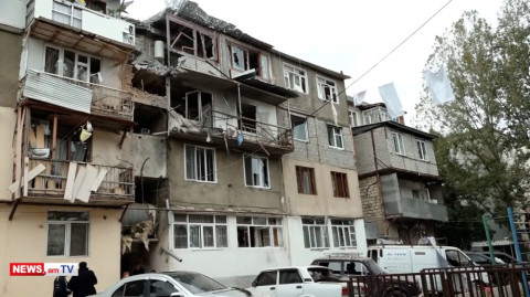 «Ծուխը խեղդում էր, մի կերպ բռնվելով դուրս եկա». կադրեր հրետակոծվող Ստեփանակերտից