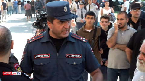 «Թքեմ քո վրա». ոստիկանը՝ ակցիայի մասնակից կնոջը