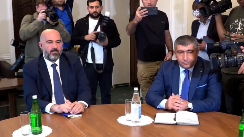 Կադրեր Եվլախում Արցախի եւ Ադրբեջանի ներկայացուցիչների միջեւ հանդիպումից