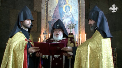 Ցավոք, միայնակ եք կրում ձեր տառապանաց խաչը. Կաթողիկոսը՝ արցախցիներին