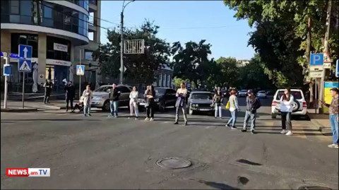 Անդրանիկ Թեւանյանը փողոց է փակել
