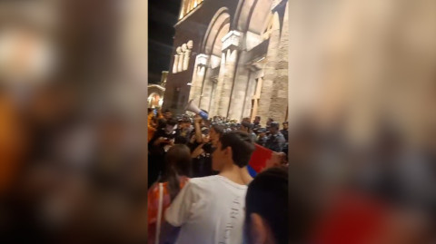 Բացել միջանցք արցախցիների համար. ցուցարաները կառավարության շենքի մոտ են
