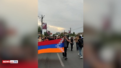 Երիտասարդները երթով շարժվում են Հանրապետության հրապարակ