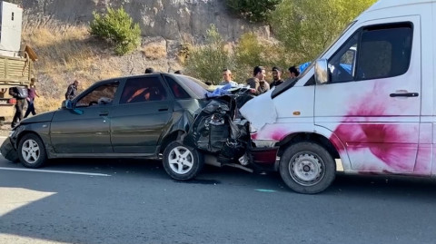 3 օր ճանապարհներին մնացած բռնի տեղահանված արցախցիները վթարի են ենթարկվել Վայոց ձորում