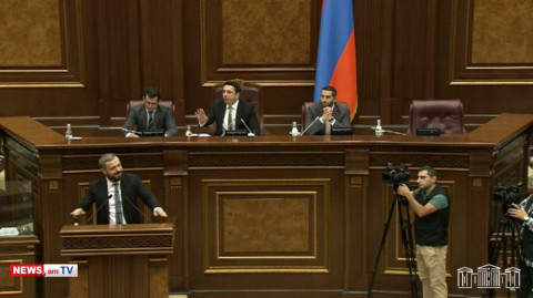 «Զսպեք ձեզ». Ալեն Սիմոնյանը՝ ընդդիմությանը