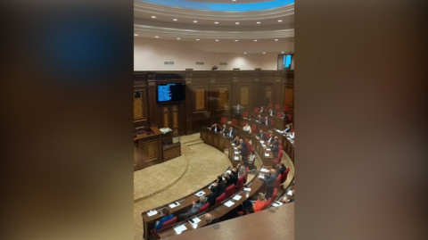 Փաշինյանը չթողեց՝ ՆԳ նախարարը մոտենա ամբիոնին