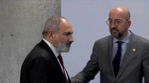 Pashinyan has short conversation with Michel and Macron