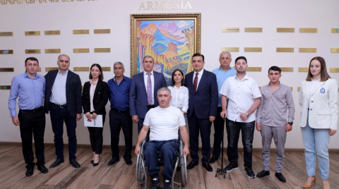 ԱրարատԲանկը՝ զինվորի կողքին