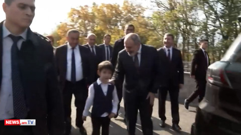 «Հին դպրոցն ա լավը՞, թե՞ նորը». Փաշինյանն այցելել է Եղեգնաձորի նորակառույց թիվ 1 հիմնական դպրոց