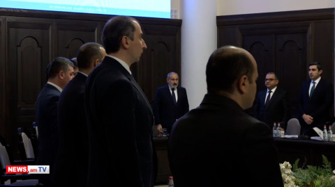 Փաշինյանն ու նախարարները 1 րոպե լռությամբ հարգեցին 44–օրյայում զոհվածների հիշատակը