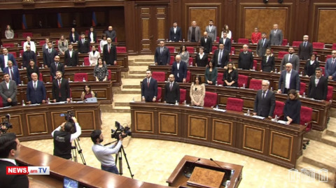 Պատգամավորները 1 րոպե լռությամբ հարգեցին Մաթեւոս Ասատրյանի հիշատակը