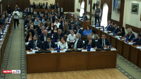 Գրանցում պիտի որ չունենանք, ճիշտ եմ չէ՞ հիշում. խառնաշփոթ Երեւանի ավագանու նիստին