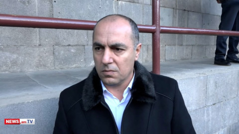 Առավոտ 6։30-ից ՔՊ-ականները պատգամավորի հետ ոստիկանների ուղեկցությամբ մտել են Ալավերդիի քաղաքապետարան