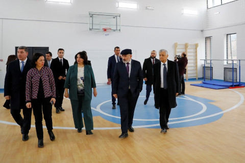 «Տենց տեղ չկա, որ նայեմ, պռոբլեմ չլինի»․ Փաշինյանը դժգոհ է դպրոցների վերանորոգման որակից