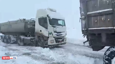Փրկարարներն արգելափակումից դուրս են բերել կցորդիչով բեռնատարը