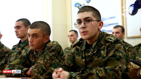 «Կարեւորն անփորձանք լինենք». նորակոչիկները սովորում են զինվորական այբուբենը