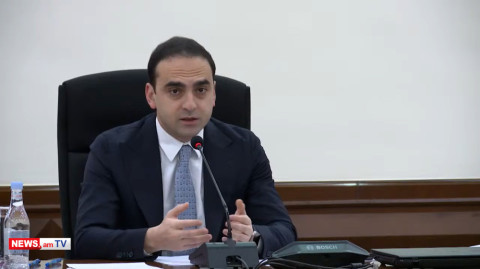 Ամենաշատը ձյունը տեղացել էր Facebook-ում. Երեւանի մայթերի խայտառակ վիճակը զվարճացրե՞լ է Ավինյանին