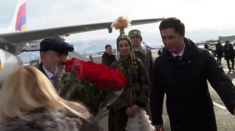 Armenia’s Pashinyan arrives in Kazakhstan