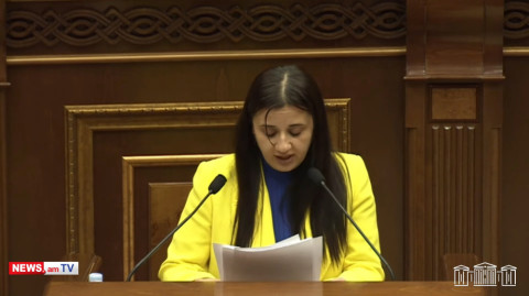 ՔՊ–ական կին պատգամավորն ԱԺ ամբիոնից Սրբազանին դիմեց «պարոն»–ով