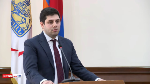 Առանց մանդատի էլ՝ ստատուս կգրեք. Երեւանի փոխքաղաքապետի ելույթի ժամանակ կրքերը բորբոքվեցին