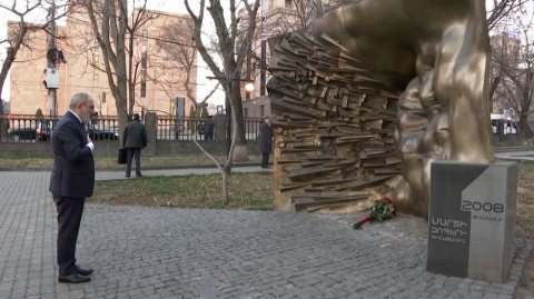 Armenia PM pays tribute to March 1, 2008 tragedy victims