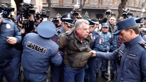 Man pours gasoline on himself, wanted to set himself on fire outside Armenia government building