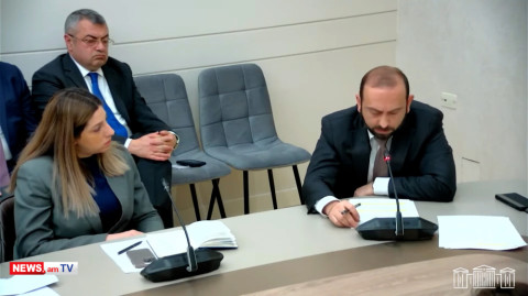 Ադըյամանի բնակիչները նկարվում էին մեր փրկարարների եւ դրոշի հետ. Արարատ Միրզոյան