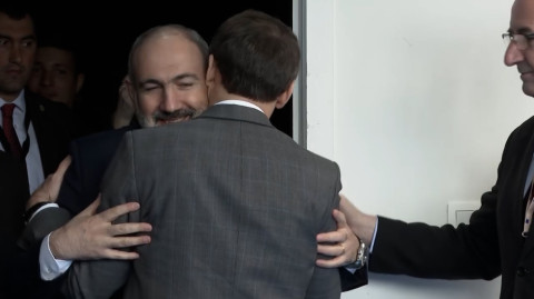 Armenia’s Pashinyan meets with France’s Macron