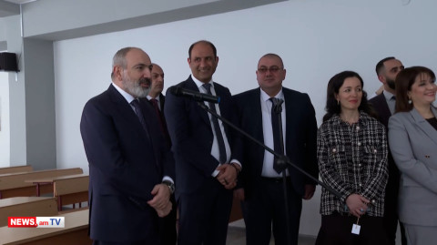 Փաշինյանն այցելել է Հայաստանի պետական տնտեսագիտական համալսարանի Գյումրիի մասնաճյուղ