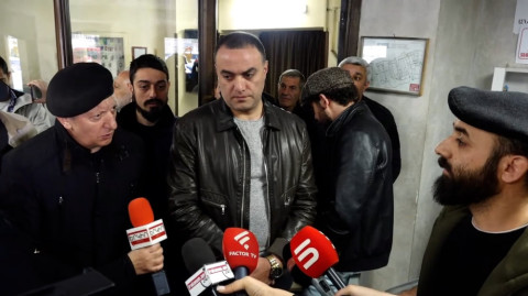 Թրքություն է ցուցանակի վրայից ջնջել «Գոյի» անունը. դերասանը՝ Սունդուկյանի փոխտնօրենին