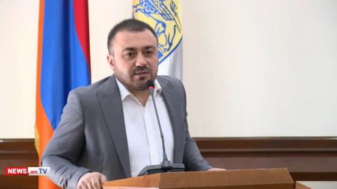 Ադմիրալ Ավինյանը քաղաքապետարանի նավը դուրս բերեց Ավանի կամրջի տակի ջրհեղեղից. ընդդիմադիրը հեգնեց