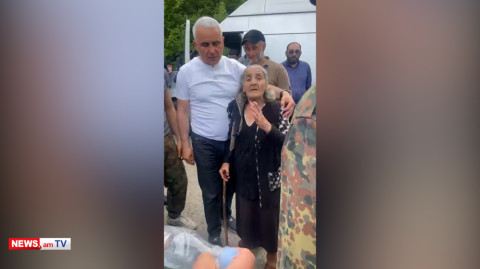 Կիրանցի 96-ամյա բնակչուհին համագյուղացիների հետ վաղ առավոտից փակել է Երեւան-Թբիլիսի ճանապարհը