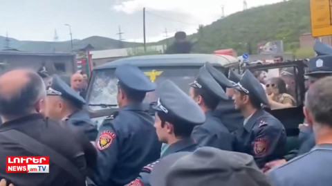 Տավուշեցիները չեն նահանջում, միջադեպեր ու բախումներ փակ ճանապարհներին. Օրը՝ մեկ տողով. 21.04.2024