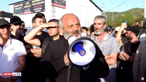 «Հանգիստ ե՞ք խղճներիդ առաջ, ո՞նց եք տուն մտնելու»․ Բագրատ Սրբազանը՝ ոստիկաններին