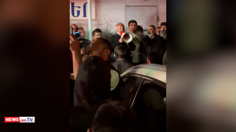 Օրենք խախտողները Երեւանում՝ Կառավարության շենքում նստած են. Բագրատ Սրբազան