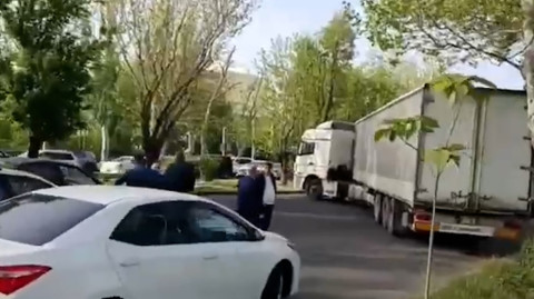 Երեւանում քաղաքացիները վաղ առավոտյան փակել են Ազատության պողոտան