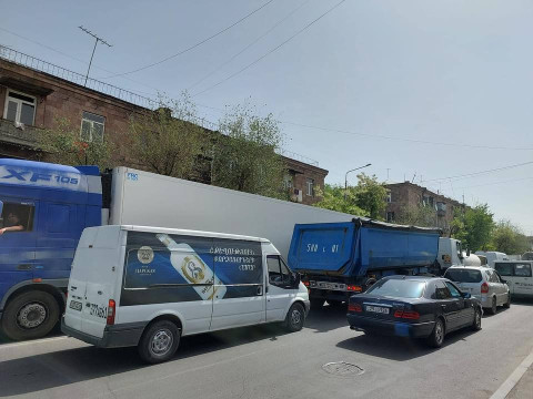 «Առանց Նիկոլ Հայաստան». քաղաքացիները փակել են Շիրակի և Արտաշիսյան փողոցները