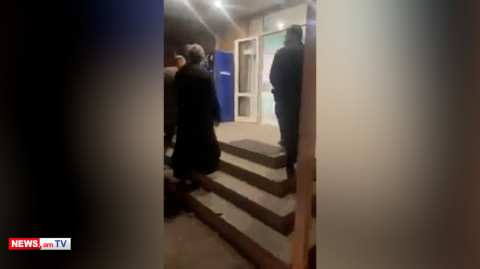 Բագրատ Սրբազանը այցելել է բախումներից տուժած ոստիկաններին եւ քաղաքացիներին