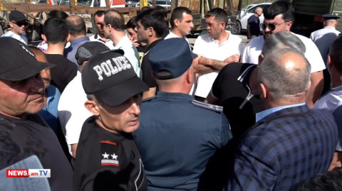 «Հերիք ա՝ կապիկություն անեք», «Նիկոլ հողատու». իրավիճակը լարված է Արմավիր–Գյումրի ճանապարհին