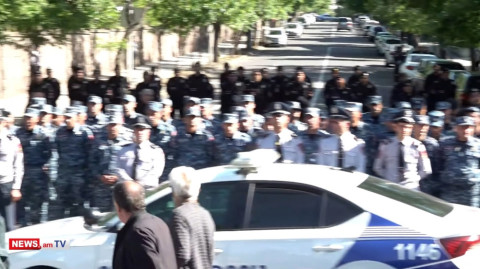 ԱԺ–ն եւ Նախագահականը շրջափակված են ոստիկաններով եւ սեւբերետավորներով
