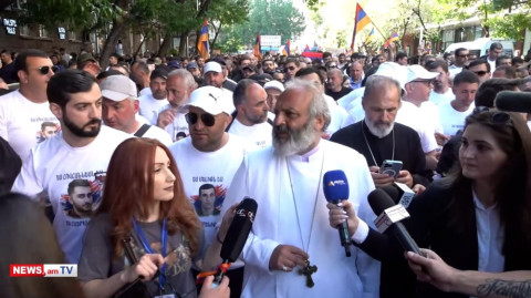 Մինչեւ հասնենք հրապարակ, իրենք պետք է որոշում կայացնեն. Բագրատ Սրբազանը՝ իշխանություններին