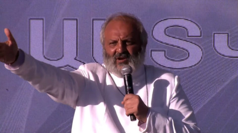 Ինքն է խոստացել՝ եթե հրապարակը լցվի, իսկ լցվելու մասին խոսք չկա, լցված է. Սրբազանը՝ Փաշինյանին