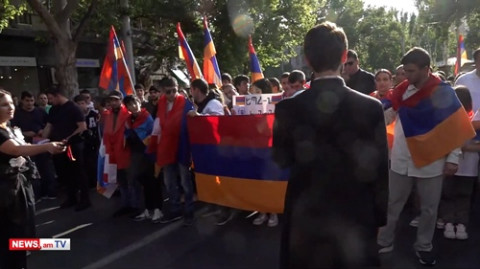 Երիտասարդների երթը մեկնարկեց Տերունական աղոթքով