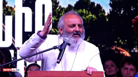 Վաղն առավոտյան 8–ից՝ տոտալ դասադուլներ, գործադուլներ, պարալիզացնել ամբողջ քաղաքը. Բագրատ Սրբազան