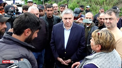Մենք մեր հողը չենք ծախելու, եթե ինքը ծախվող ա, թող ծախի. Կիրանցի կինը` Փաշինյանին
